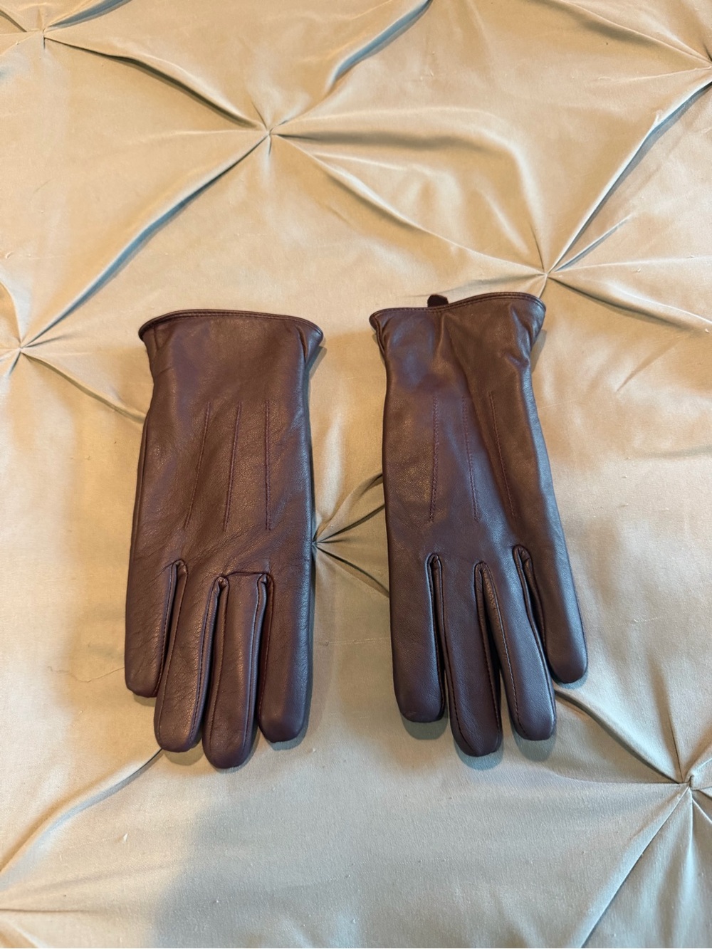 Women’s Purple Leather Gloves - Classic Winter Accessory